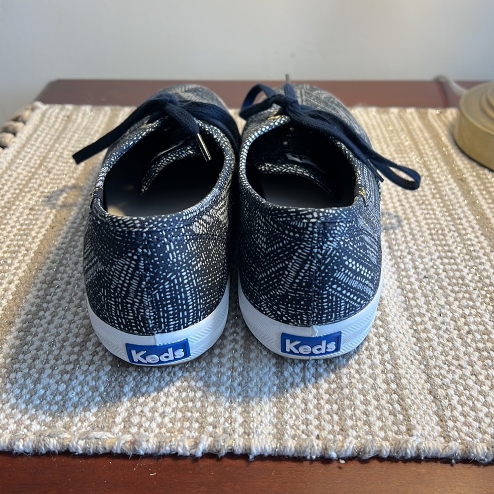 Keds Women’s Canvas Sneakers Size 9S - Picture 3 of 6